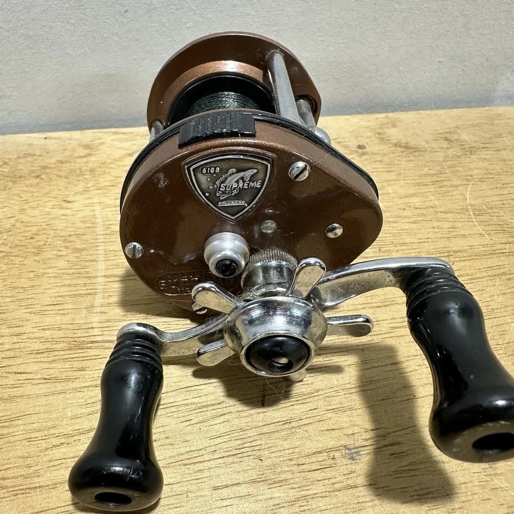 Vintage Pflueger Supreme 610B Bait Casting Fishing Reel Brown Level Wind